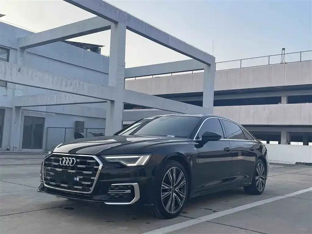 Audi A6L — фото 1
