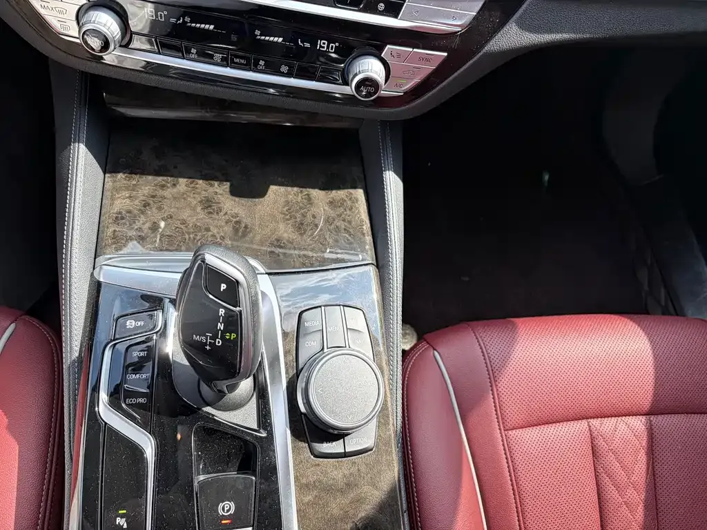 BMW 5 Series 2022 из CN, фото 3
