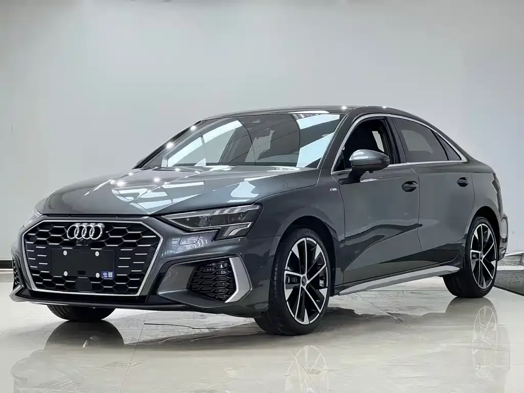 Audi A3 — фото 1