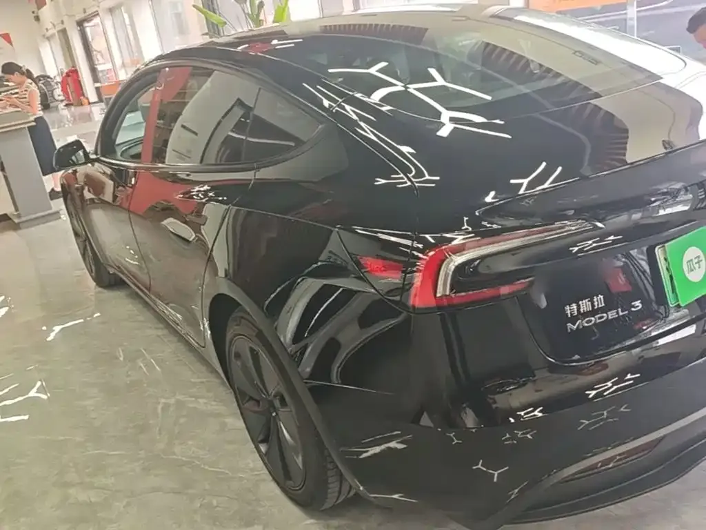 Tesla Model 3 — фото 10