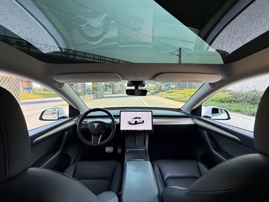 Tesla Model Y — фото 4