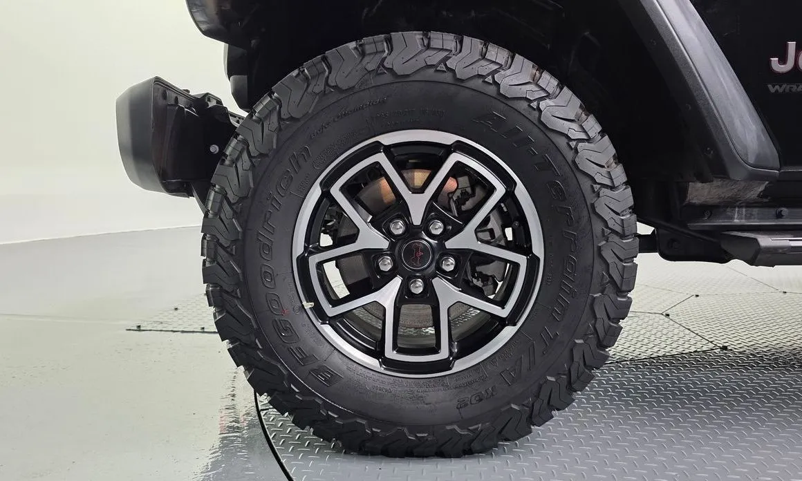 Jeep Wrangler — фото 8