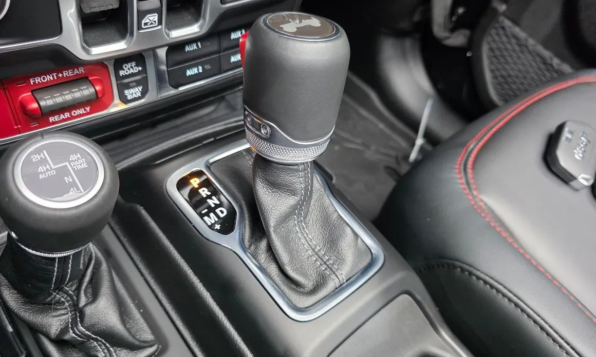 Jeep Wrangler — фото 10