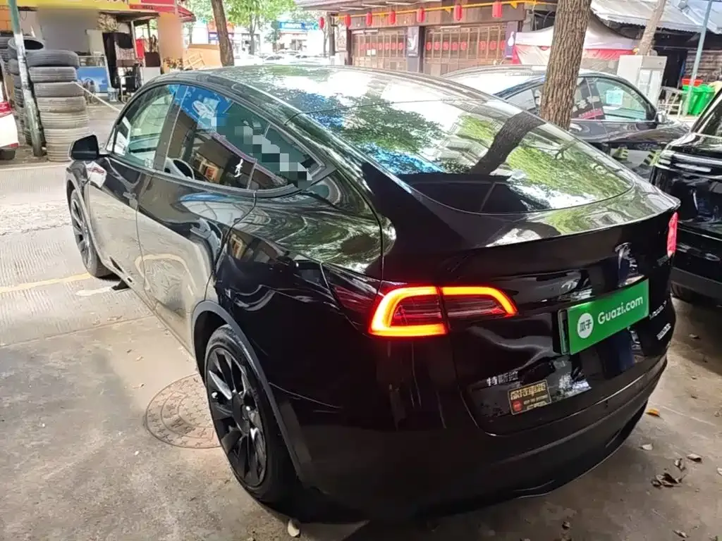 Tesla Model Y — фото 9