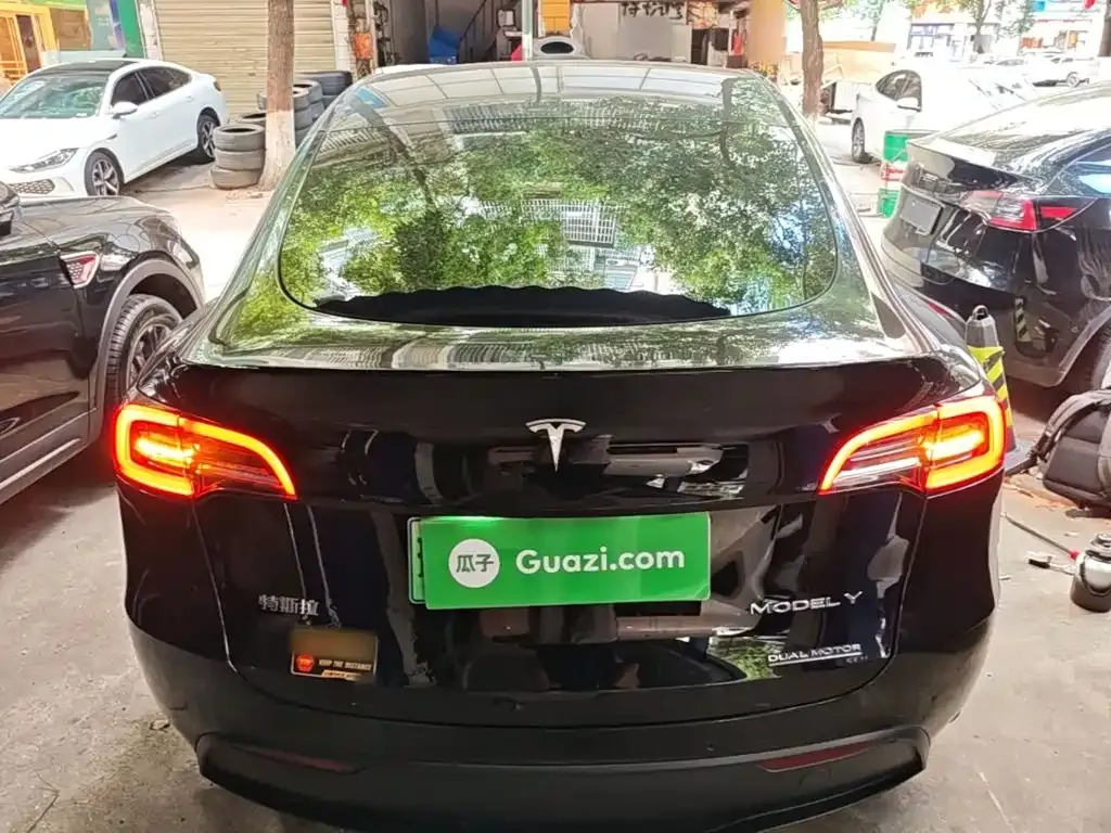 Tesla Model Y — фото 10