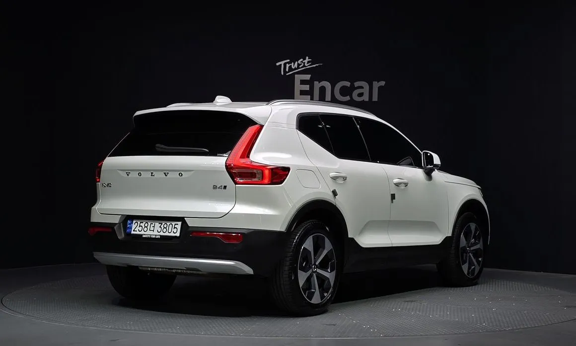Volvo XC40 — фото 3
