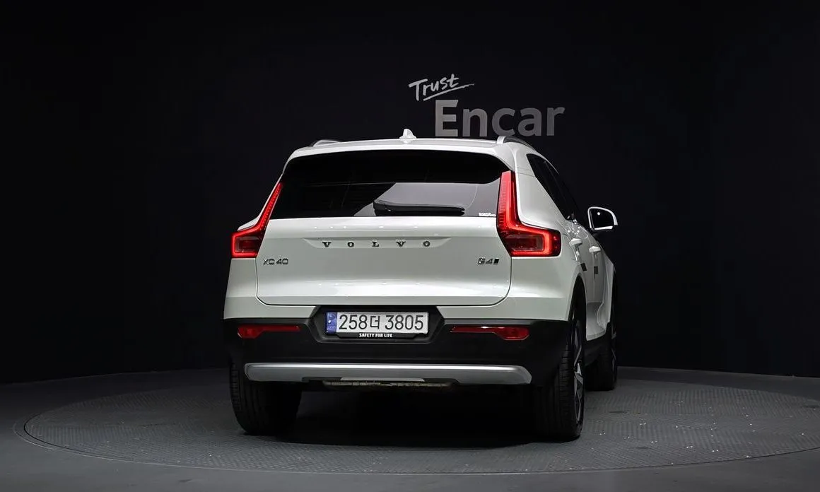 Volvo XC40 — фото 7