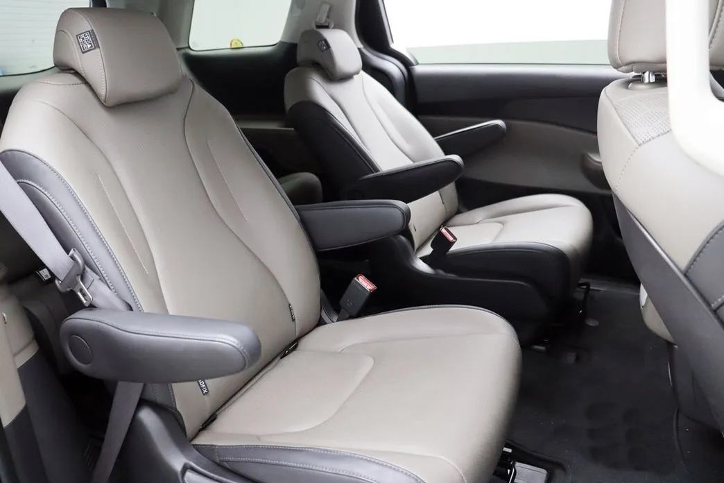 Kia Carnival 2025 из KR, фото 2