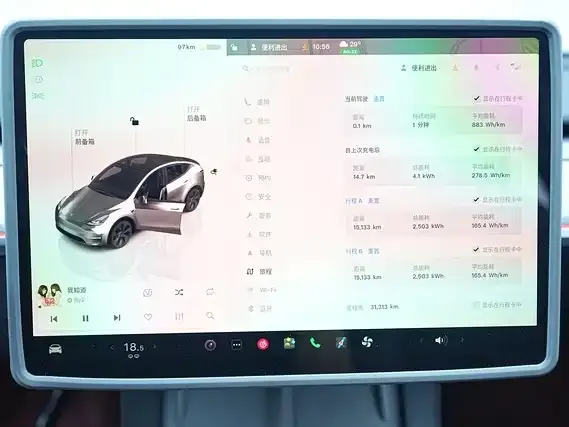 Tesla Model Y — фото 10