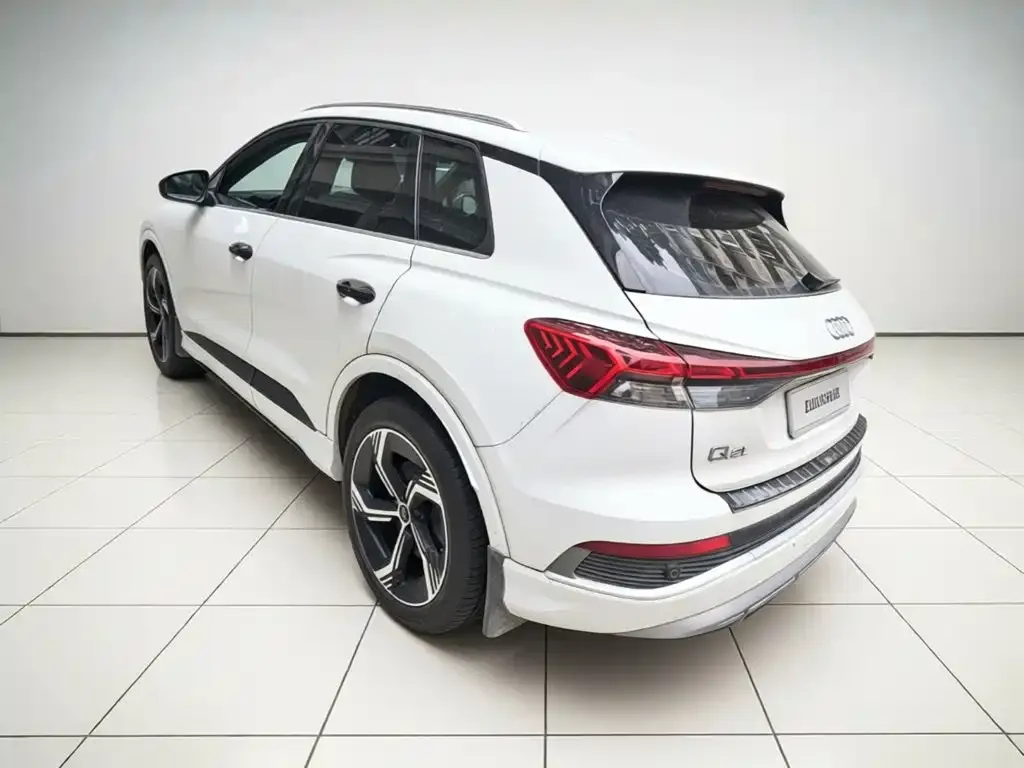 Audi Q4 e-tron — фото 10