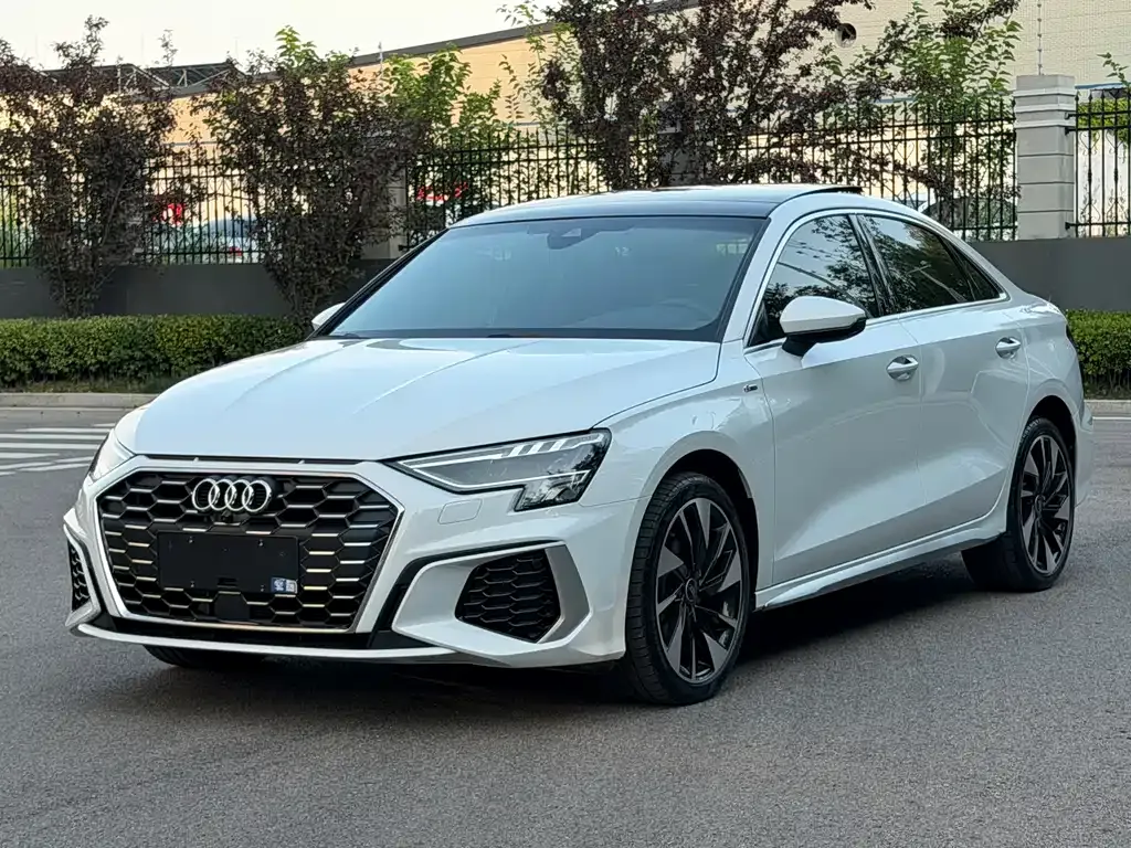 Audi A3 — фото 1