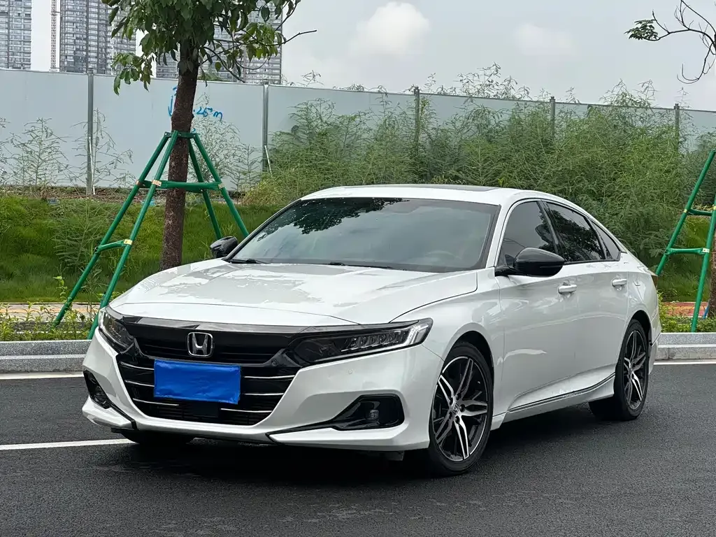 Honda Accord — фото 1