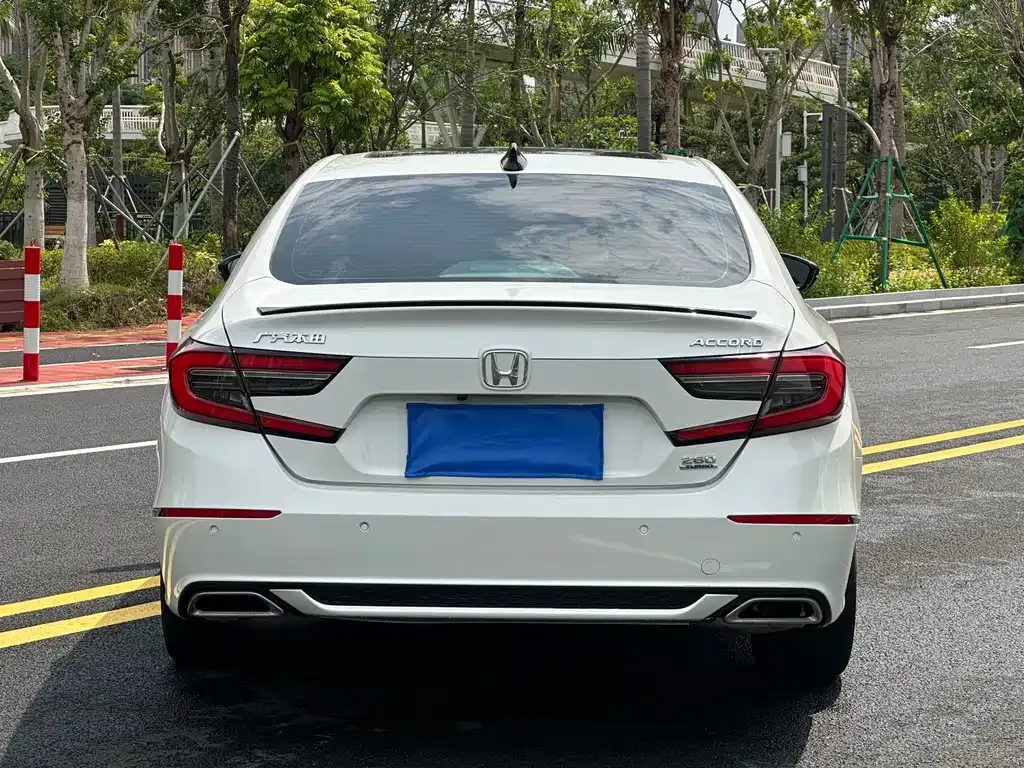 Honda Accord — фото 8