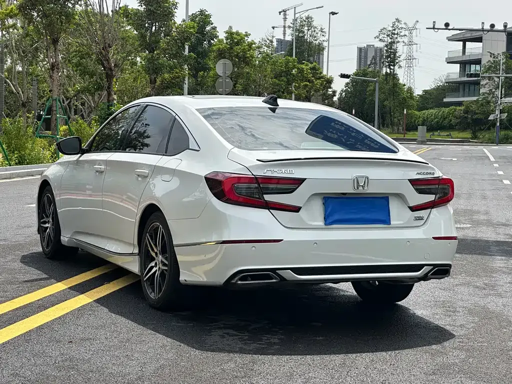 Honda Accord — фото 10