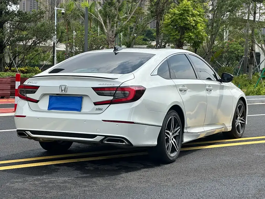 Honda Accord — фото 6