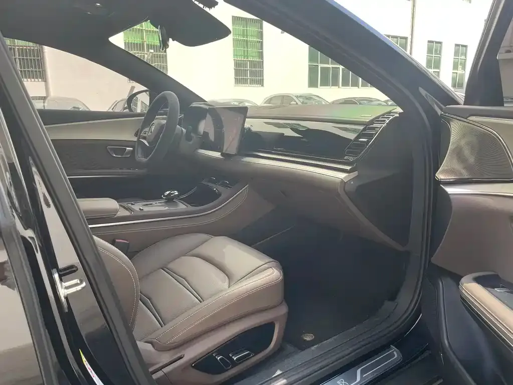 BYD Han — фото 9