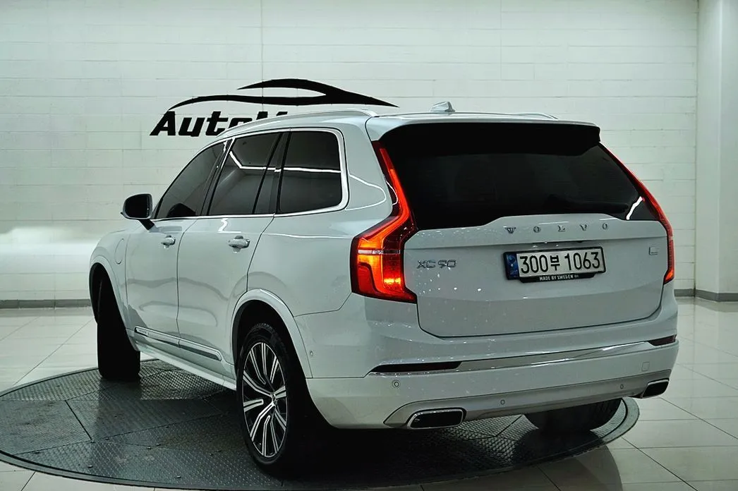 Volvo XC90 — фото 8