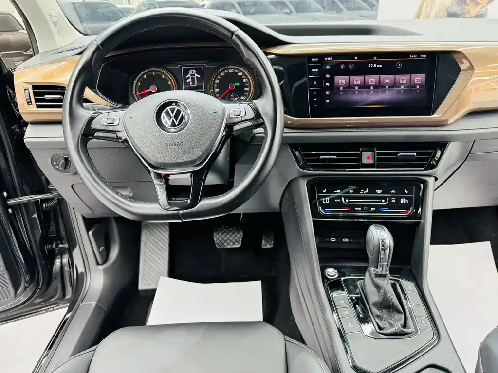 Volkswagen Tharu — фото 2