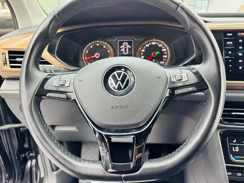 Volkswagen Tharu — фото 8