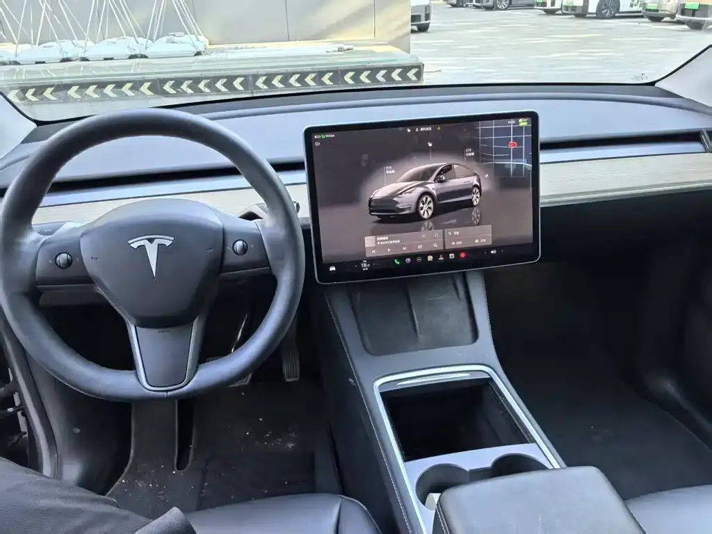 Tesla Model Y — фото 8