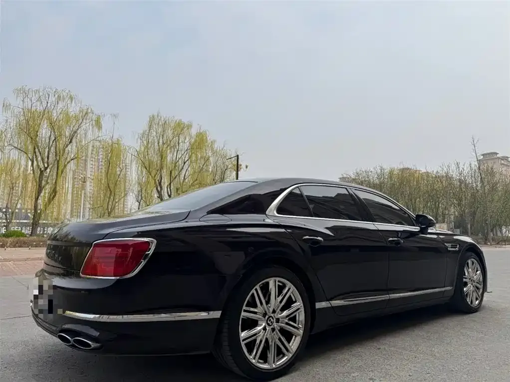 Bentley Flying Spur — фото 4