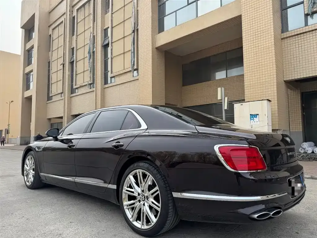 Bentley Flying Spur — фото 9