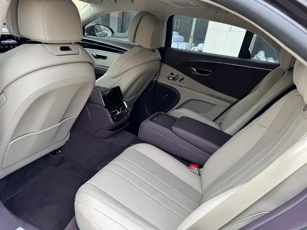 Bentley Flying Spur — фото 10