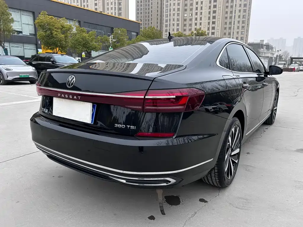 Volkswagen Passat — фото 10