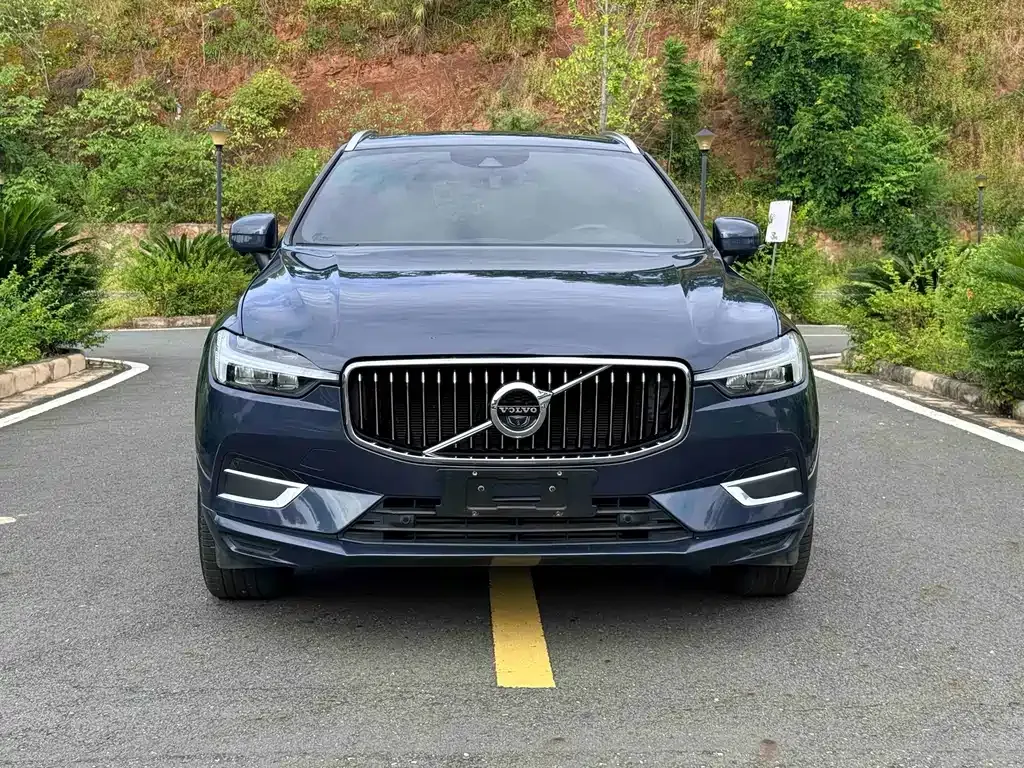 Volvo XC60 — фото 9