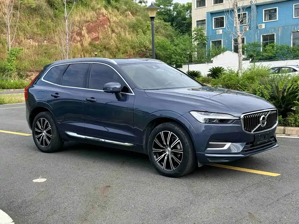 Volvo XC60 — фото 8