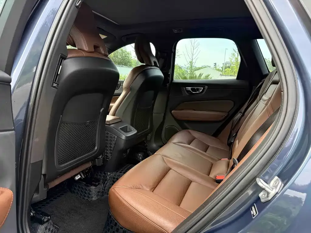 Volvo XC60 — фото 2