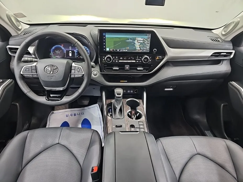 Toyota Highlander — фото 10