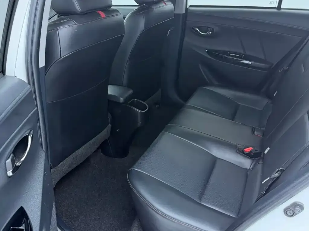 Toyota Yaris L — фото 4