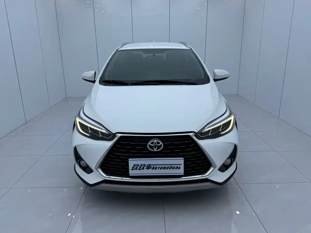 Toyota Yaris L — фото 2