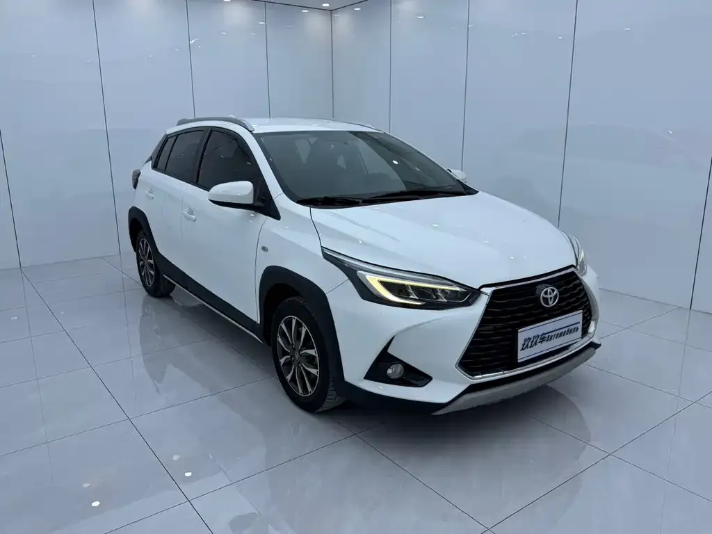 Toyota Yaris L — фото 3
