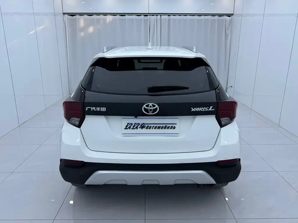 Toyota Yaris L — фото 5