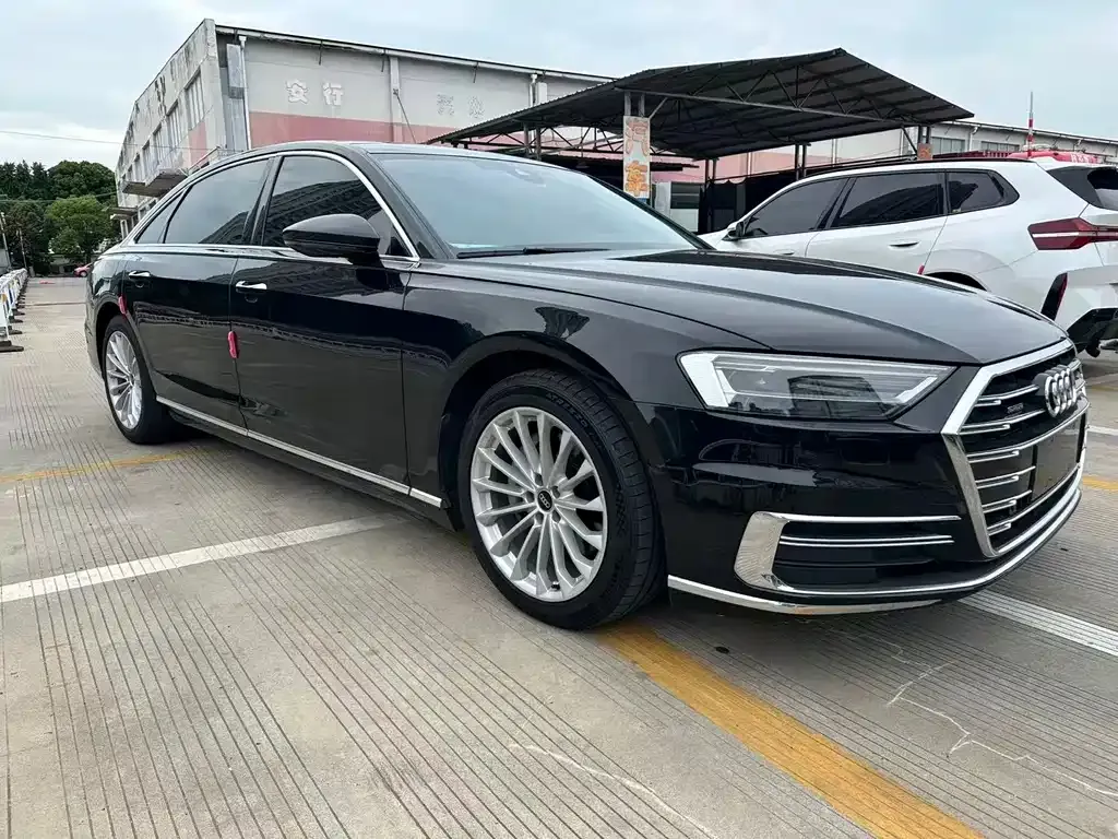 Audi A8 — фото 5