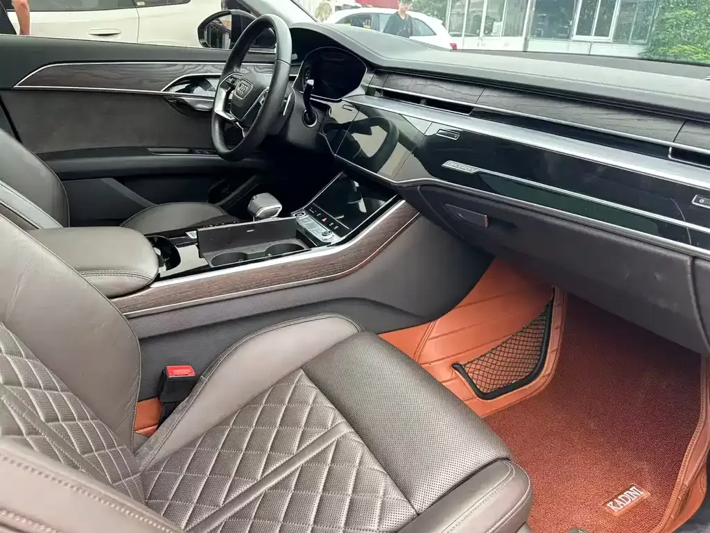 Audi A8 — фото 4