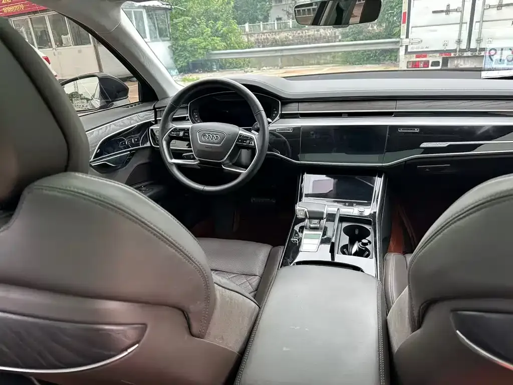 Audi A8 — фото 2