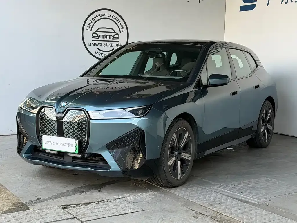 BMW iX — фото 1