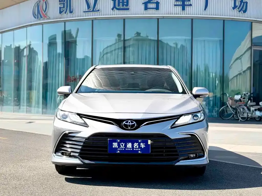 Toyota Camry — фото 9