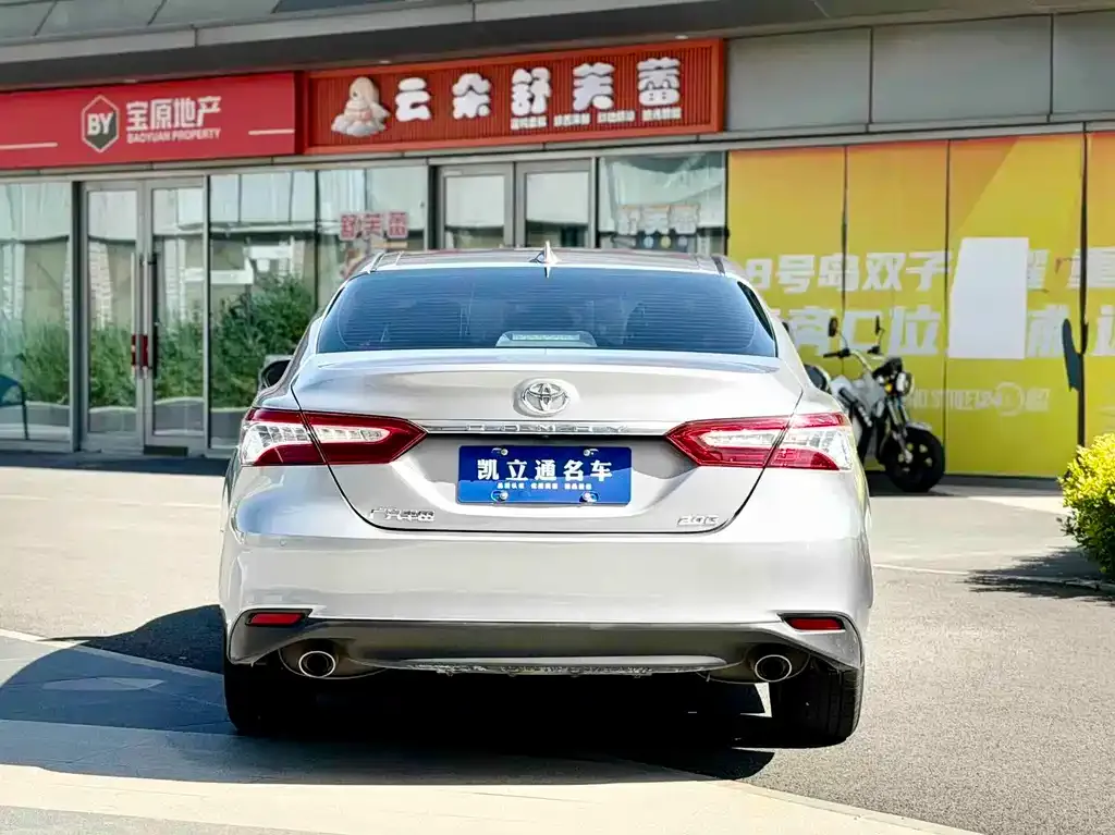 Toyota Camry — фото 3
