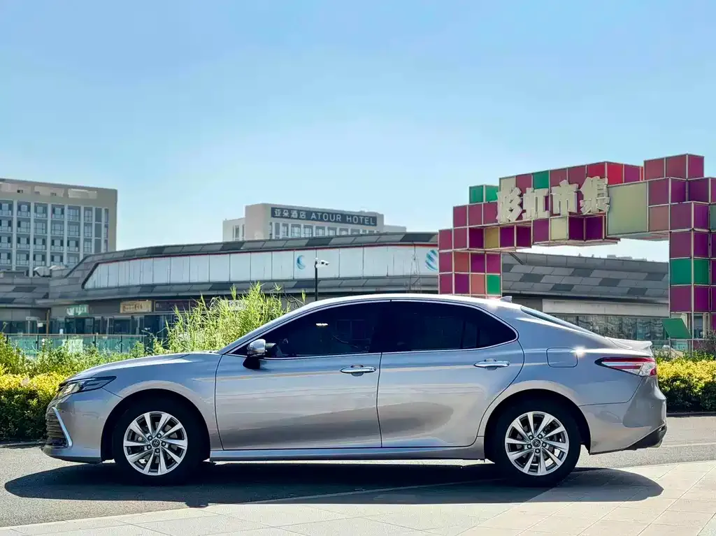 Toyota Camry — фото 6
