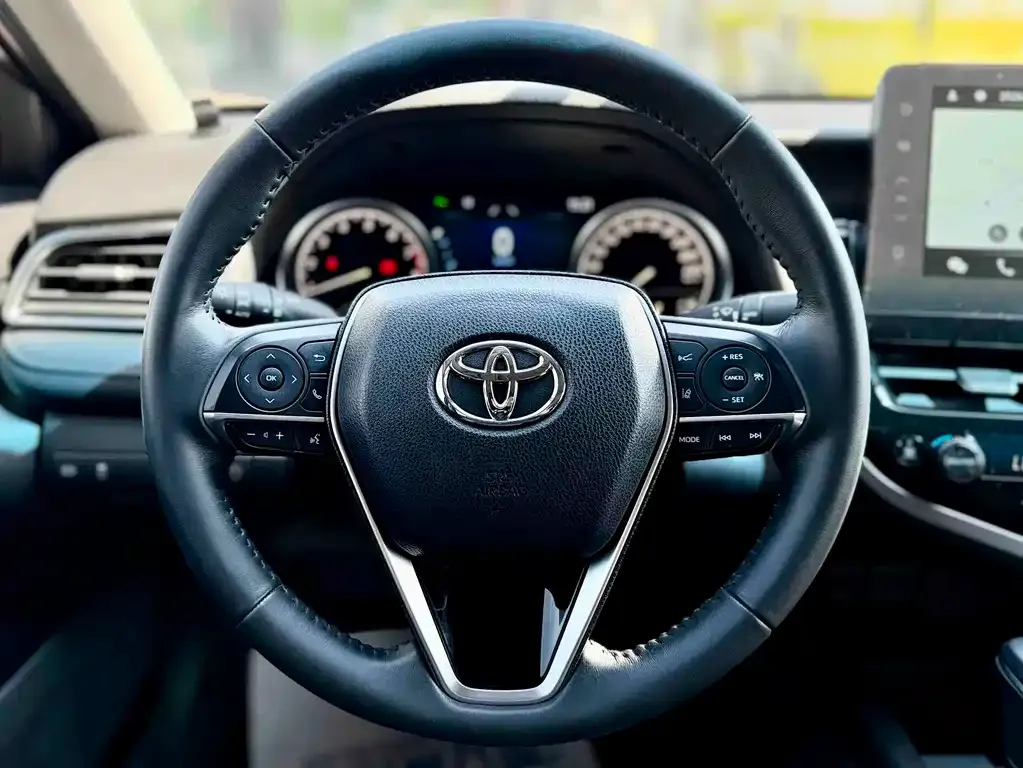 Toyota Camry — фото 7