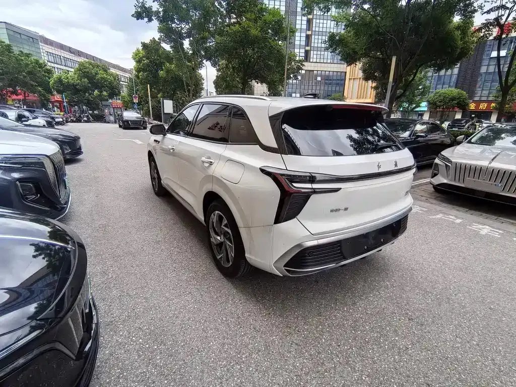 Hongqi HS3 PHEV — фото 6