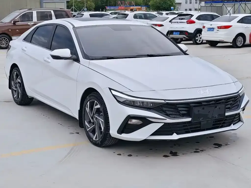 Hyundai Elantra — фото 3