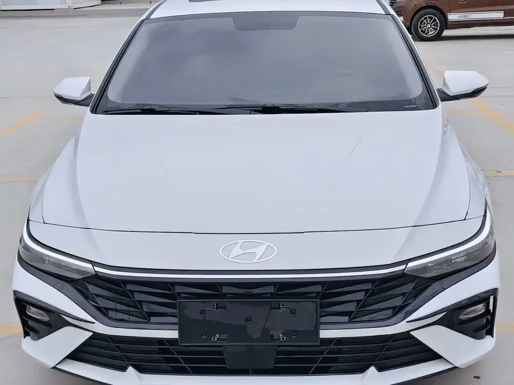 Hyundai Elantra — фото 4