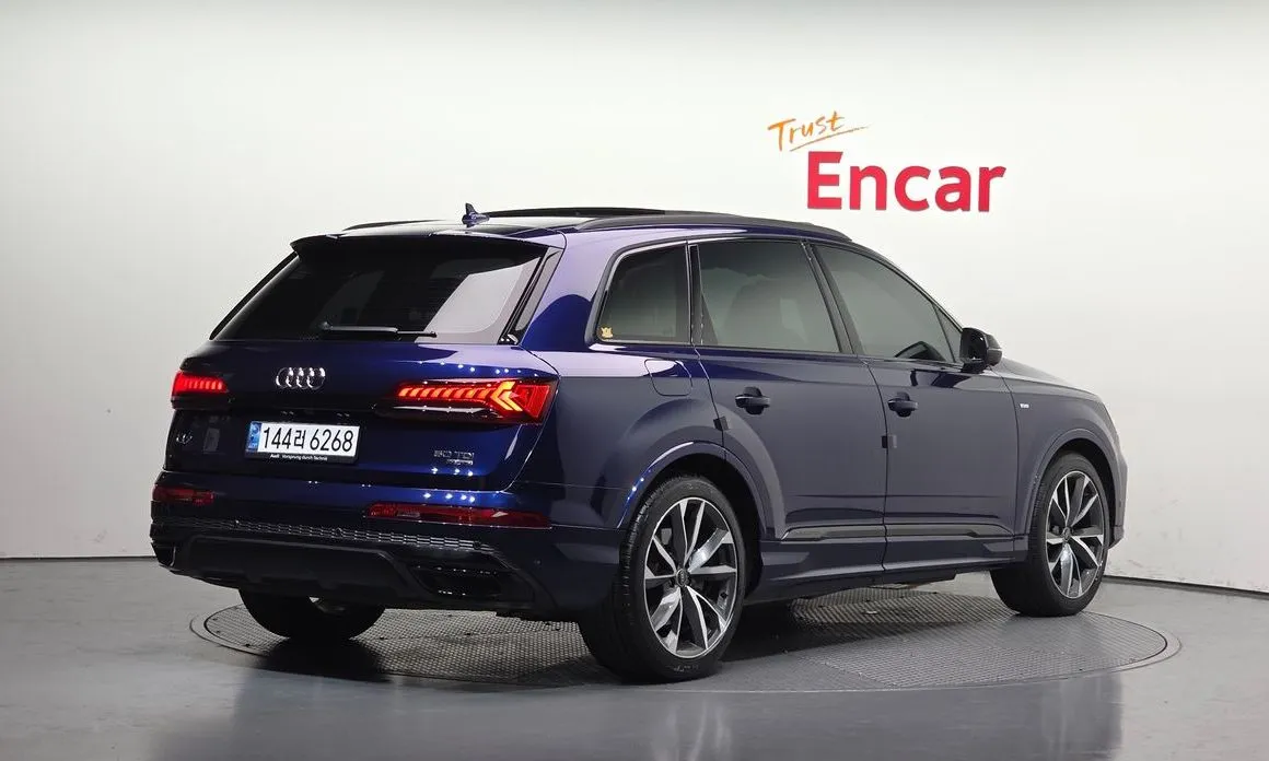 Audi Q7 2023 из KR, фото 2