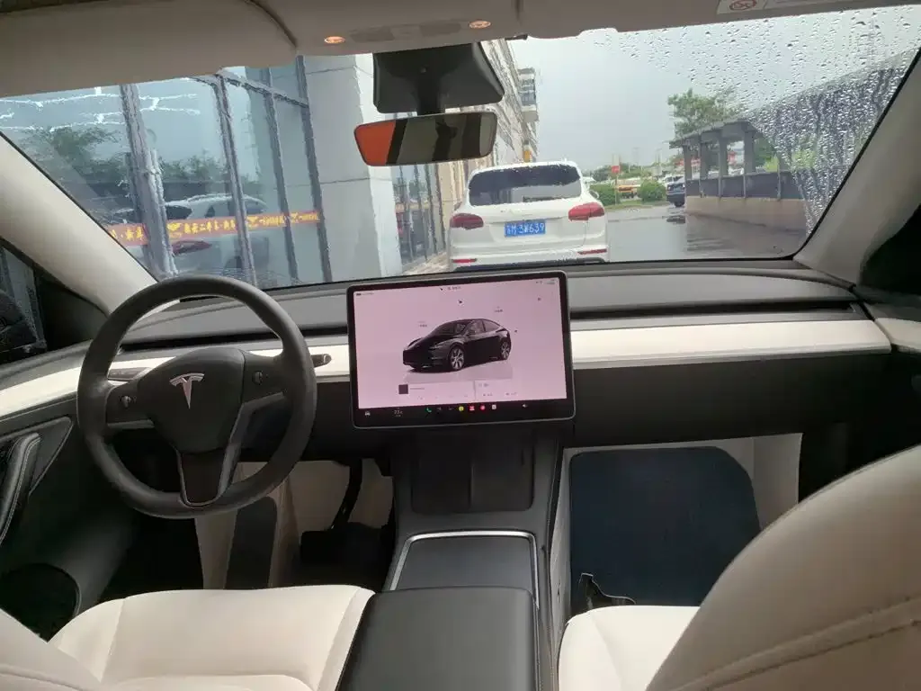 Tesla Model Y — фото 5