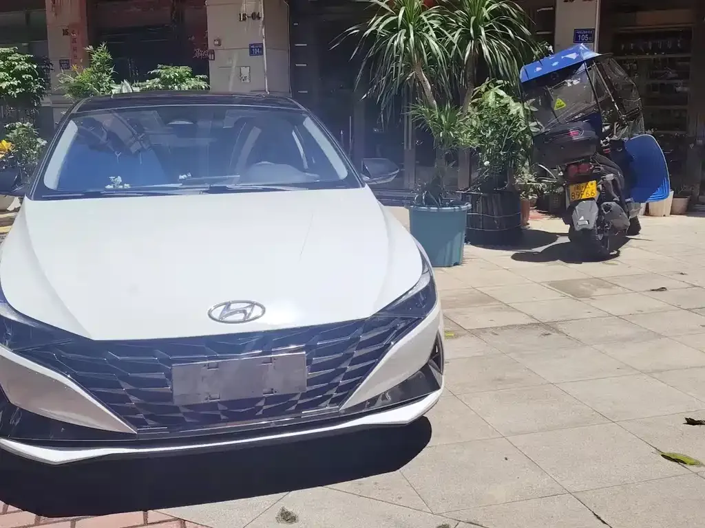 Hyundai Elantra — фото 7